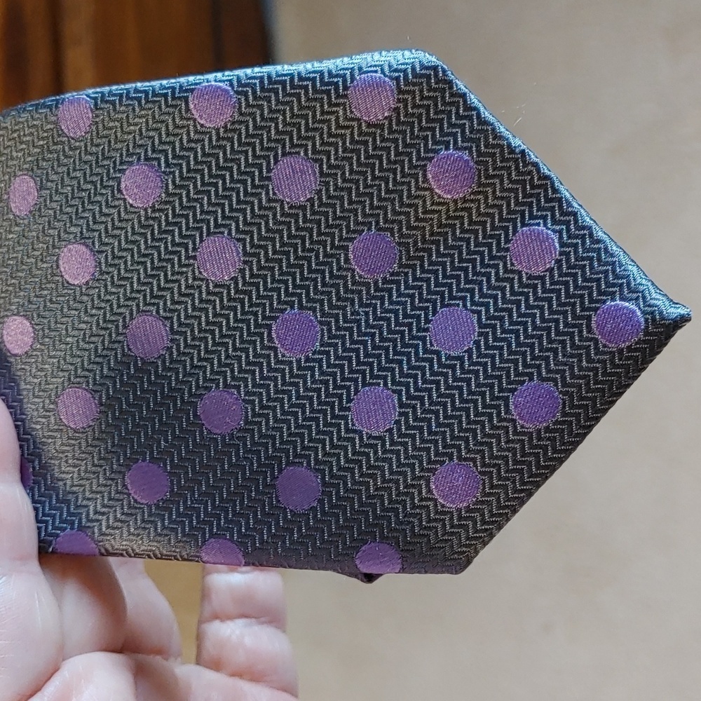 Nicole Miller Gray Silk Tie With Lilac Polka Dots